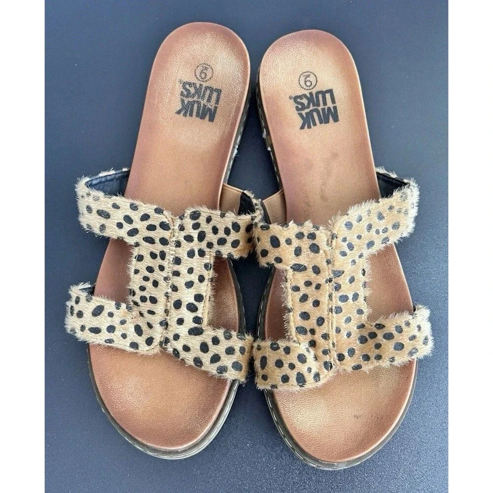 Women’s Muk  Luks Size 9 Flat Sandal Animal Print Texture Shoe